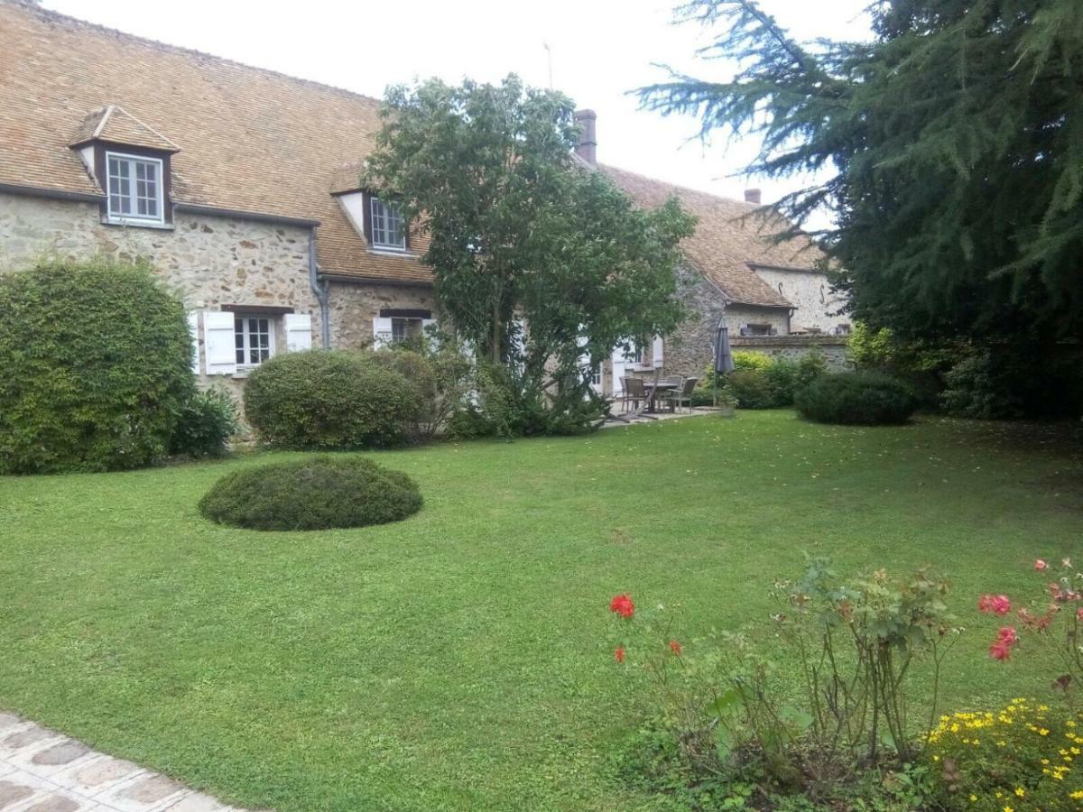 Domaine Des Trois Chateaux Moisenay Exterior photo
